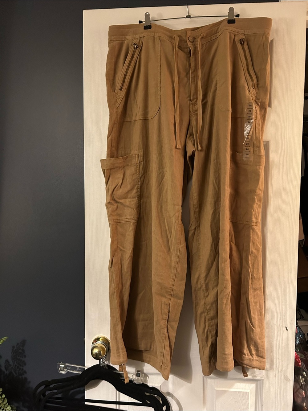 Women’s American Eagle Casual Cargo Utility Pants in Khaki